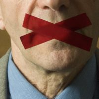 Advancing versus Obstructing