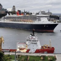 Queen Mary 2 at Quebec
